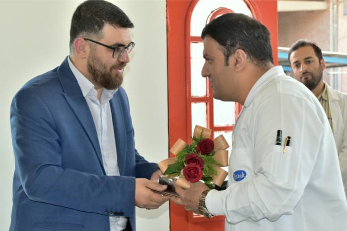 تجلیل از خانواده معظم شهدا به مناسبت هفته دفاع مقدس